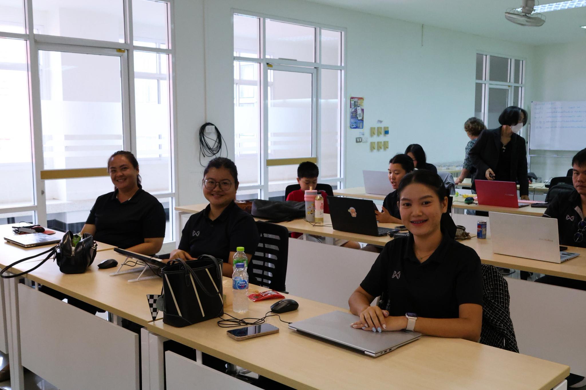 10. โครงการการผลิตสื่อการสอนด้วยนวัตกรรม AI ของครูเพื่อส่งเสริมความคิดสร้างสรรค์สำหรับผู้เรียนในยุคดิจิทัลตามบริบทของโรงเรียน ภายใต้โครงการพัฒนาคุณภาพการศึกษาและการพัฒนาท้องถิ่นโดยมีสถาบันอุดมศึกษาเป็นพี่เลี้ยงเครือข่ายเพื่อการพัฒนาอุดมศึกษา